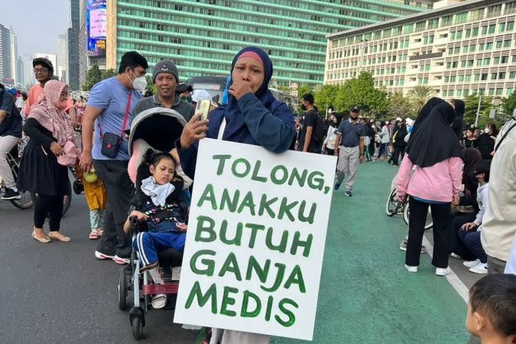 Ibu Santi Berjuang Untuk Anaknya, Tapi Kenapa Harus Ganja?