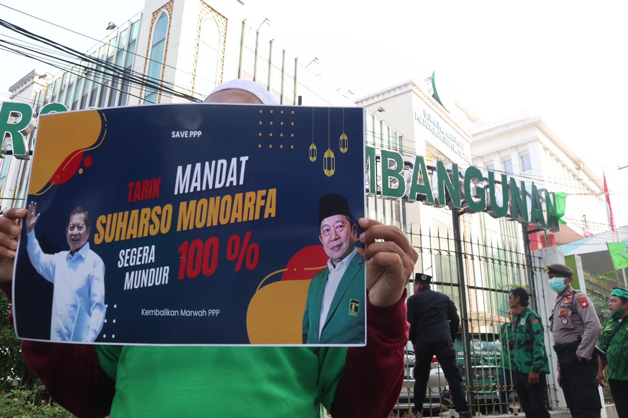 Aksi Tarik Mandat Suharso, Massa GPK Bawa Kaca Cermin: Supaya Intropeksi Diri & Mundur Teratur