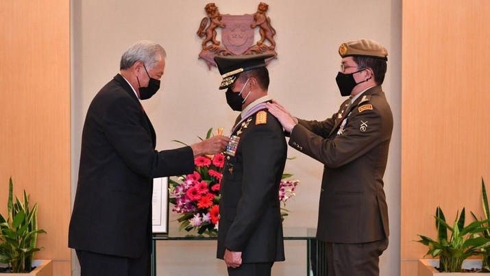 Panglima TNI Andika Dapat Anugerah Bergengsi dari Pemerintah Singapura