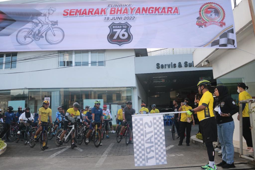 Meriahkan Hari Bhayangkara Ke-76, Polda Papua Barat Gelar Funbike Semarak Bhayangkara