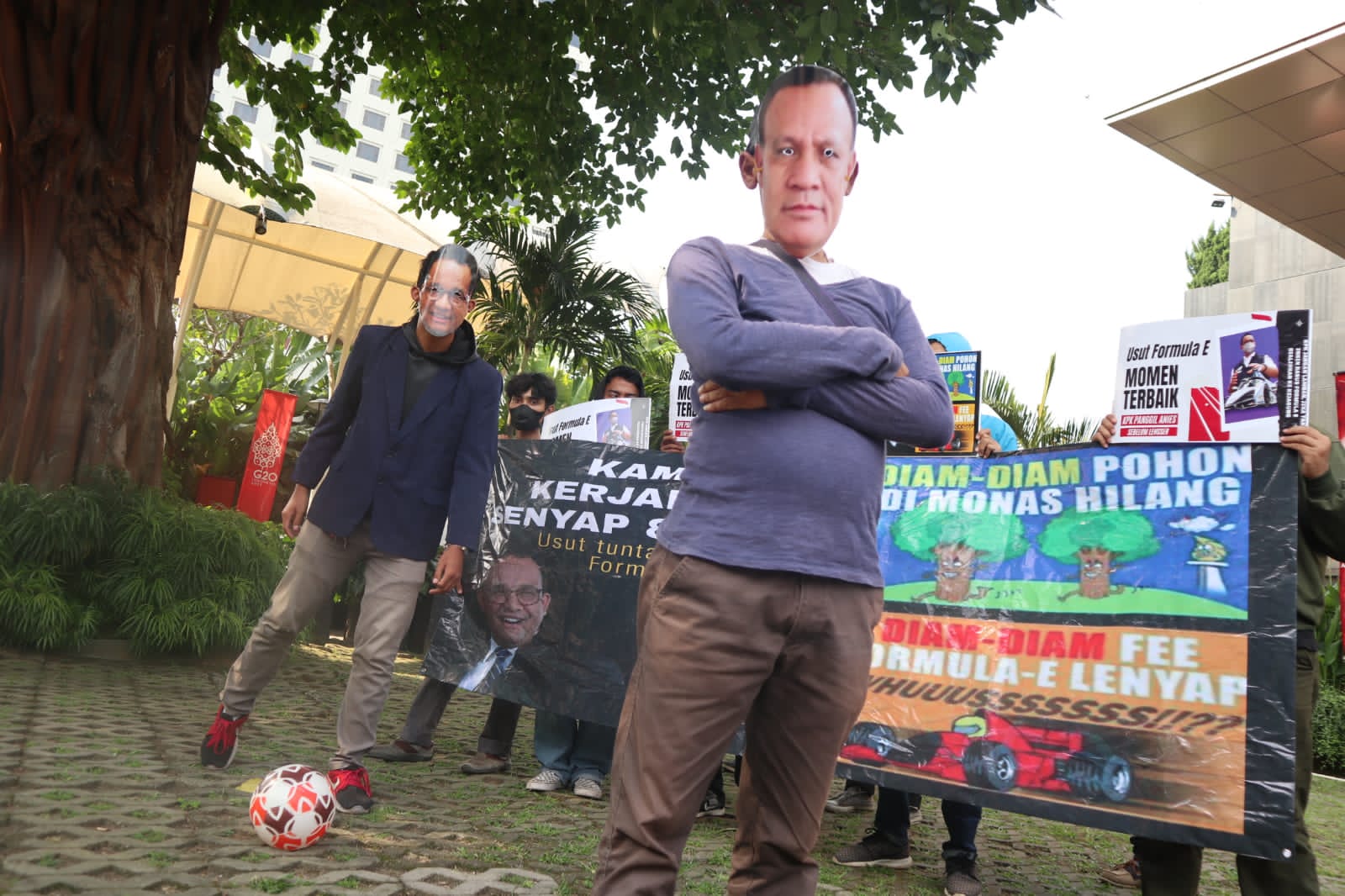 Sindir dengan Teatrikal Main Bola, Awas KPK Jangan Masuk Angin Usut Kasus Korupsi Formula E!