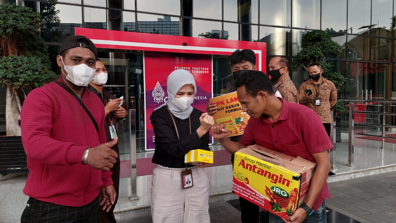 Sentil KPK dengan Jamu Tolak Angin, Satgas Pemburu Koruptor : Siapa Tahu ‘Masuk Angin’, Bikin Lamban Usut Formula E!