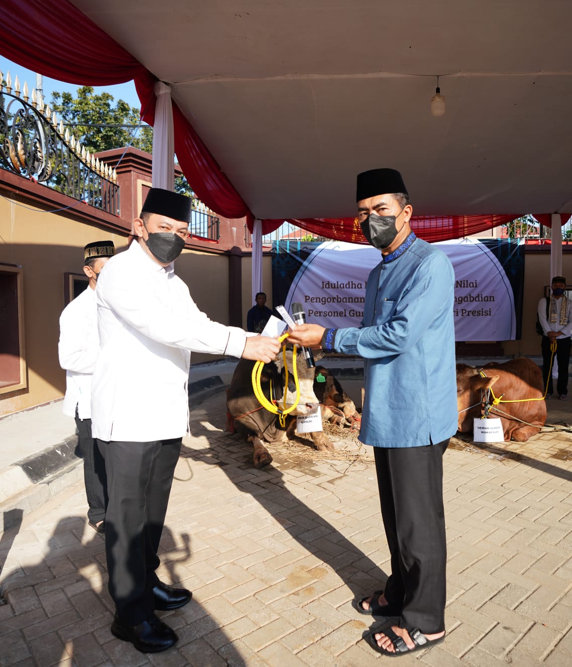 Kapolri Serahkan Hewan Kurban, Bentuk Keikhlasan untuk Wujudkan Personel yang Presisi