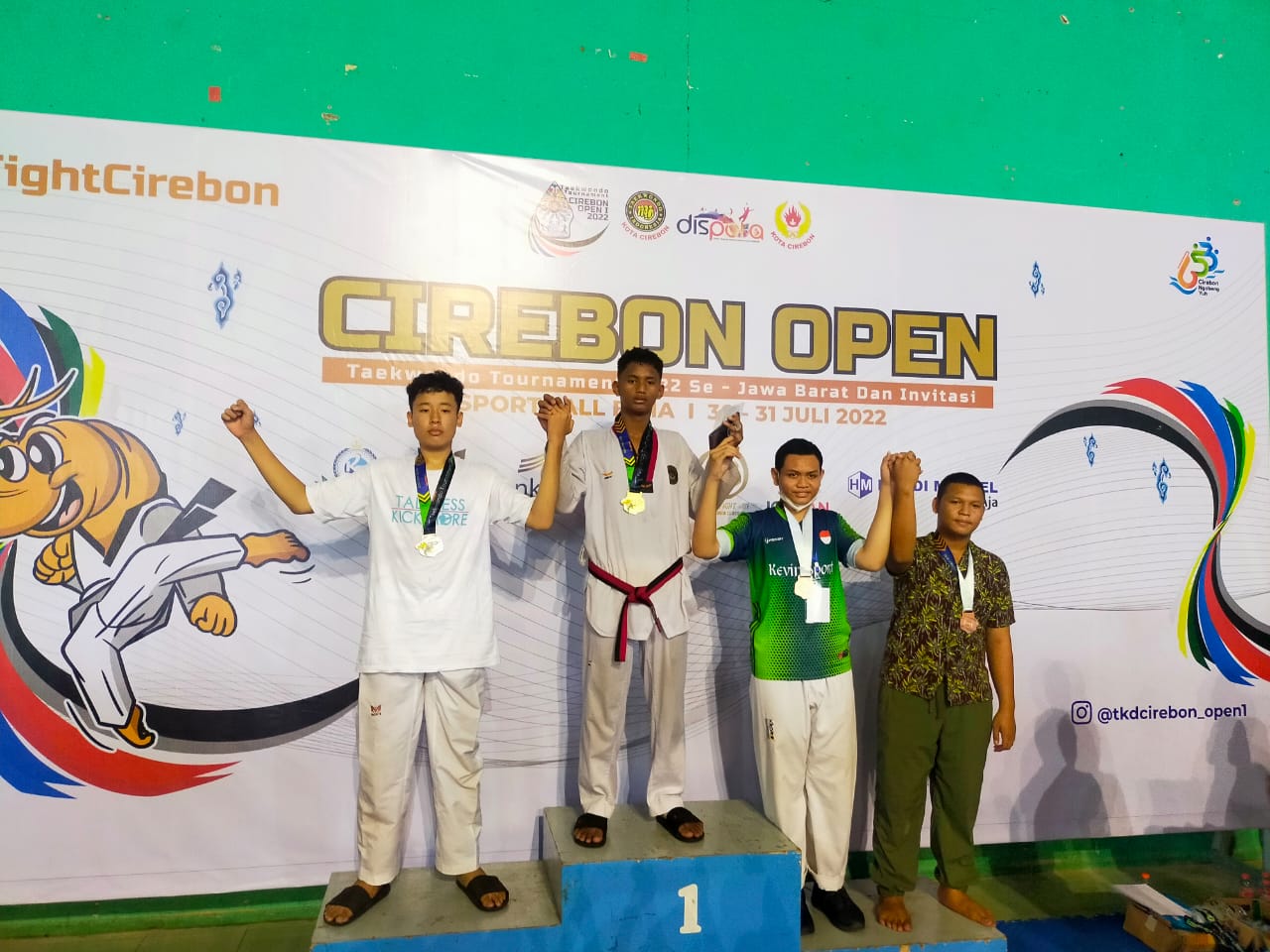 Berlaga di Cirebon Open, Atlet Taekwondo Pangandaran Raih Prestasi Gemilang