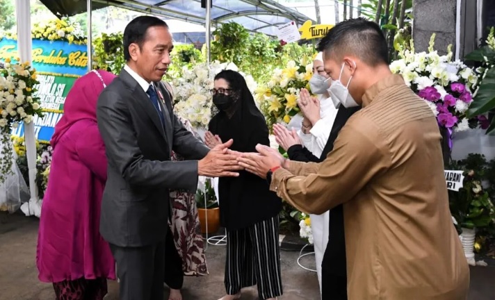 Tiba di Tanah Air, Jokowi Langsung Layat ke Kediaman Tjahjo Kumolo