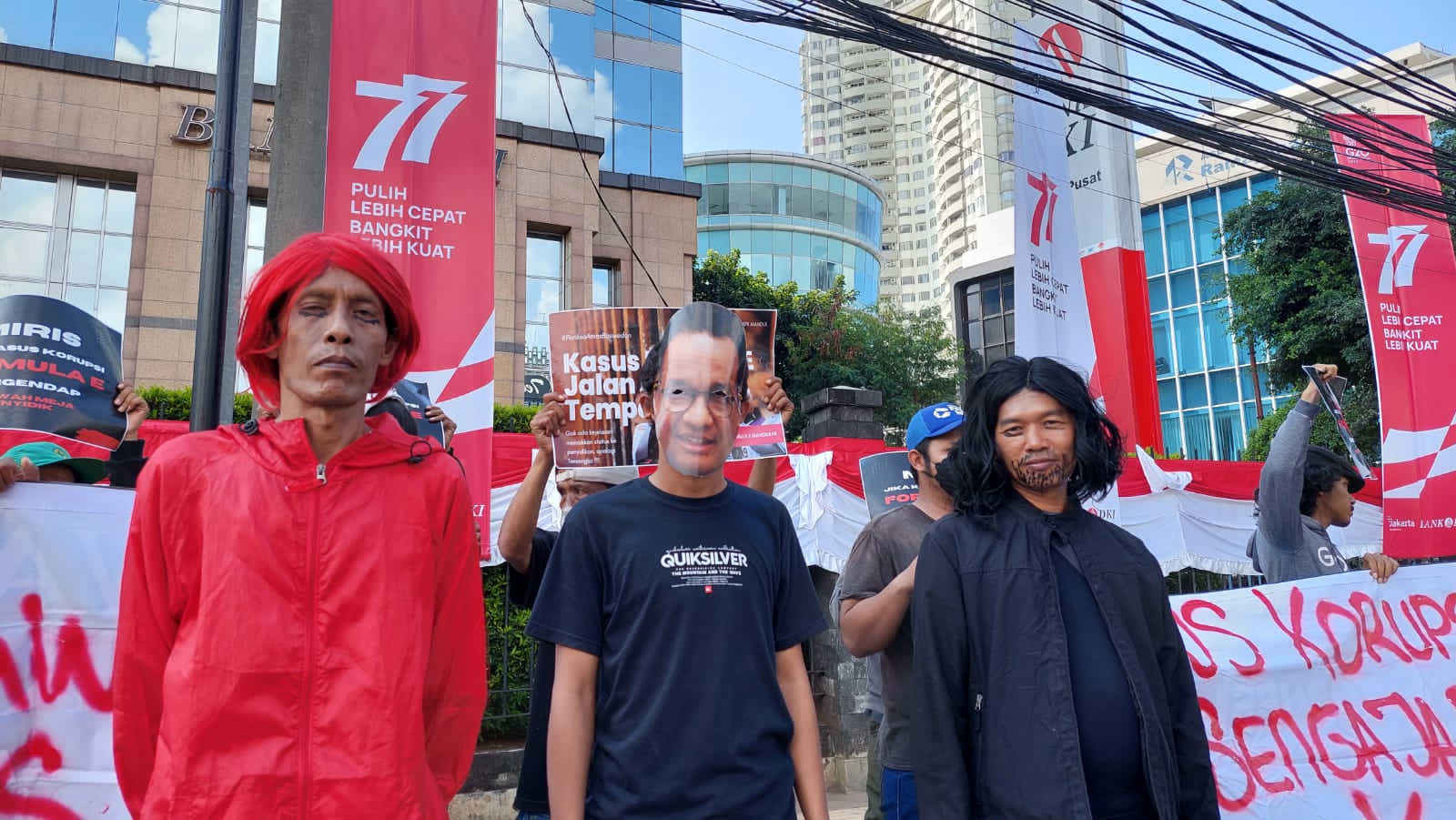 Sosok Mirip Pesulap Merah-Gus Samsudin Ramaikan Aksi, Aktivis : Bantu Kita Desak KPK, Bongkar Kasus Formula E!