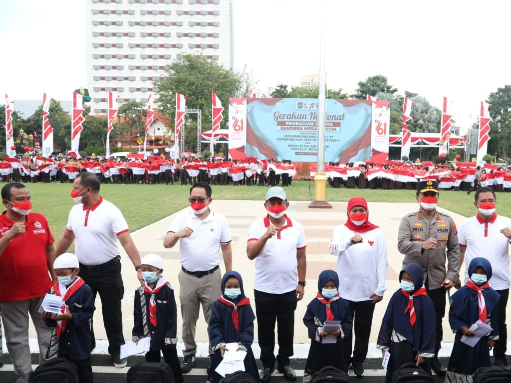 Top! Gerakan 10 Juta Bendera Merah Putih Berkibar di Surabaya