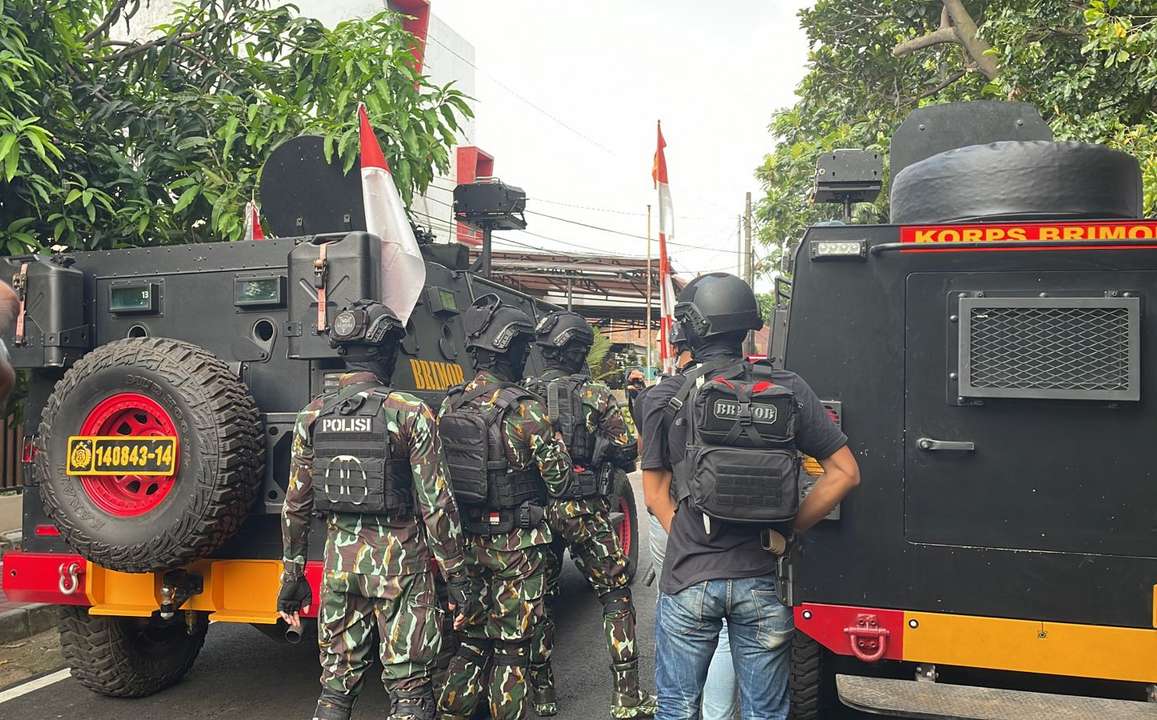 Brimob Berjaga di Rumah Ferdi Sambo! Ayo Tebak, Tersangka atau Tidak