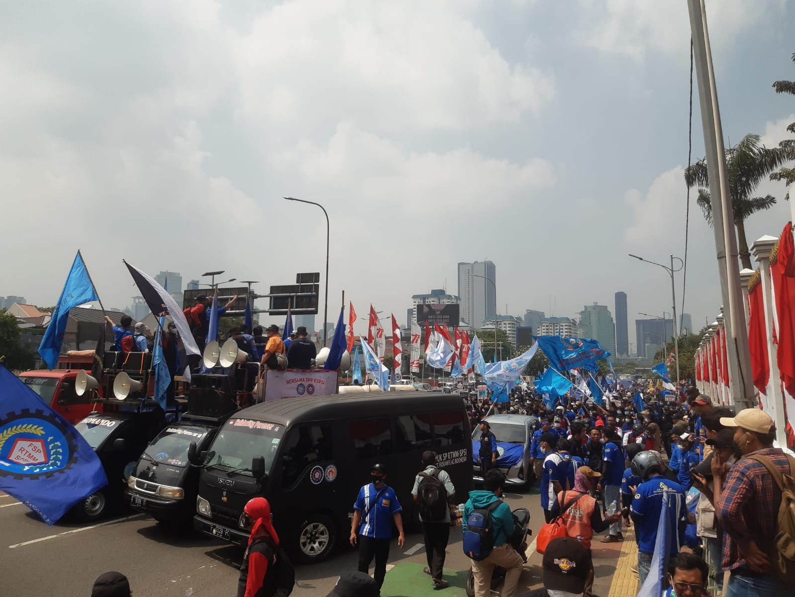Buruh Demo Besar-besaran Tolak Harga BBM Naik, Ini Titik Aksinya