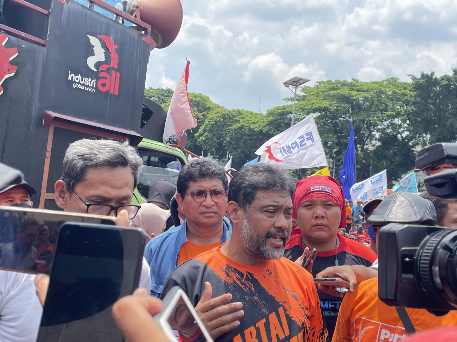 Tuntut BBM Turun, Buruh Bakal Demo Sebulan Penuh dan Mogok Kerja