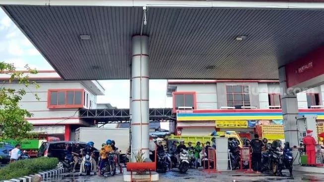 Heboh Kasus Sambo Bikin Lengah, Warga : Tiba-tiba Pemerintah Malah Naikin Harga BBM