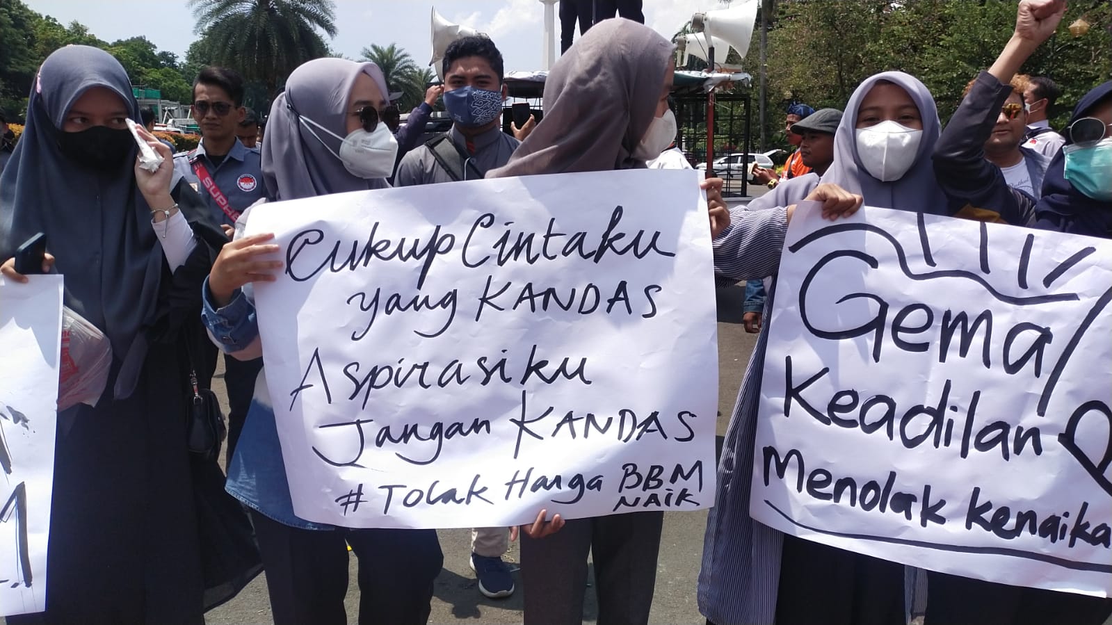 Cukup Cintaku yang Kandas, Aspirasiku Jangan Kandas, Tolak Harga BBM Naik