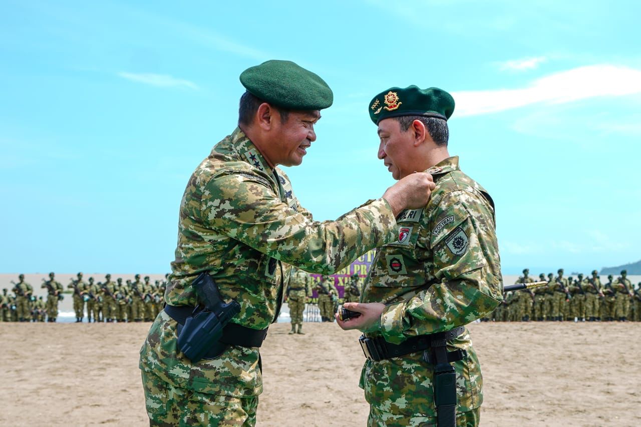 Dikukuhkan Menjadi Warga Kehormatan Kostrad, Kapolri: TNI-Polri Bersinergi, Terus Jaga Wibawa Negara dan Rakyat Indonesia