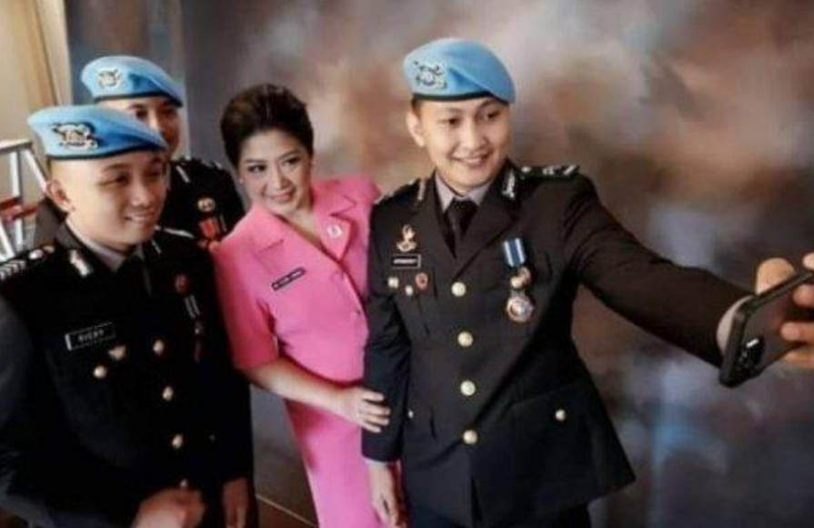 putri sambo dan ajudan