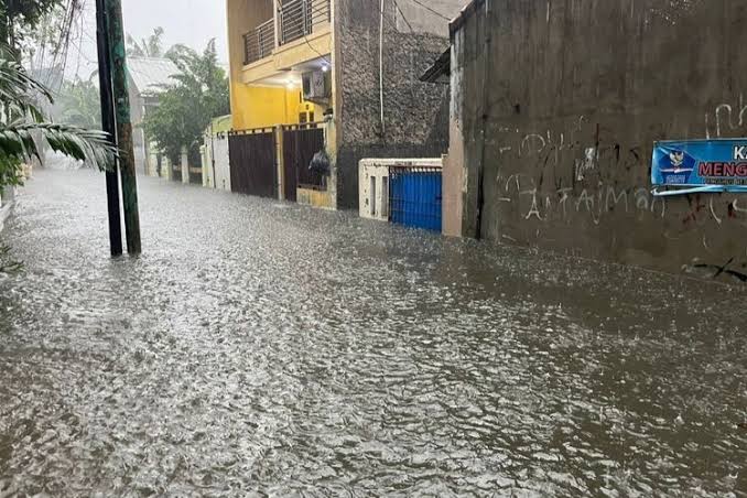 Ambyar Sehari Setelah Anies Nyapres, Jakarta Dikepung Banjir!