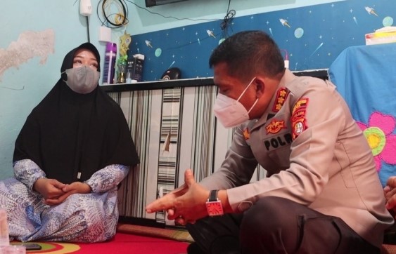 Beri Dukungan Moral, Kapolres Kota Depok Sambangi Balita Meninggal Dunia Akibat Gagal Ginjal Akut