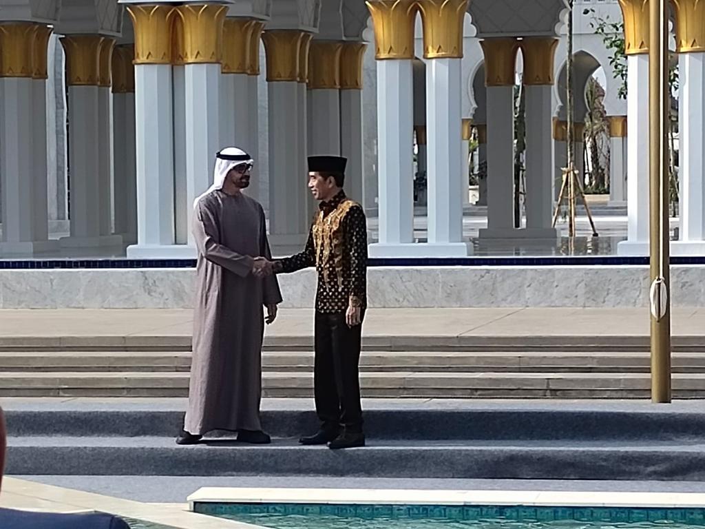Presiden Jokowi bersama Presiden UEA Resmikan Masjid Raya Syeikh Zayed Solo