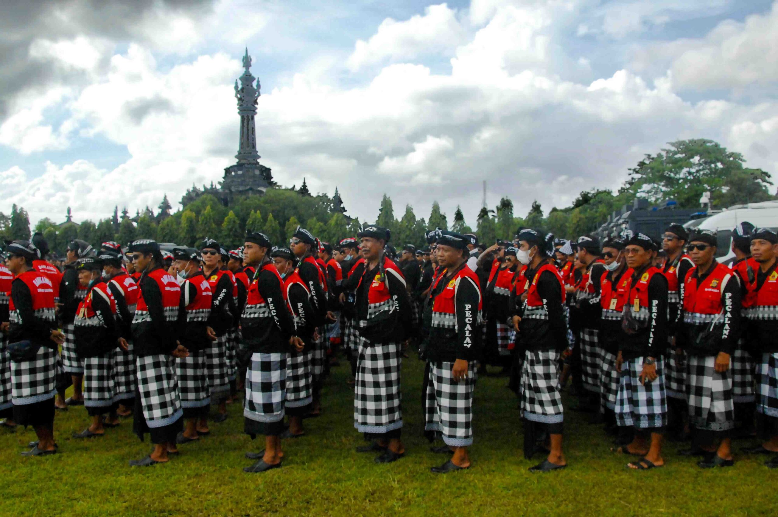 Kompolnas Apresiasi & Sambut Baik Langkah Polri Libatkan Pecalang di Agenda KTT G20 Bali