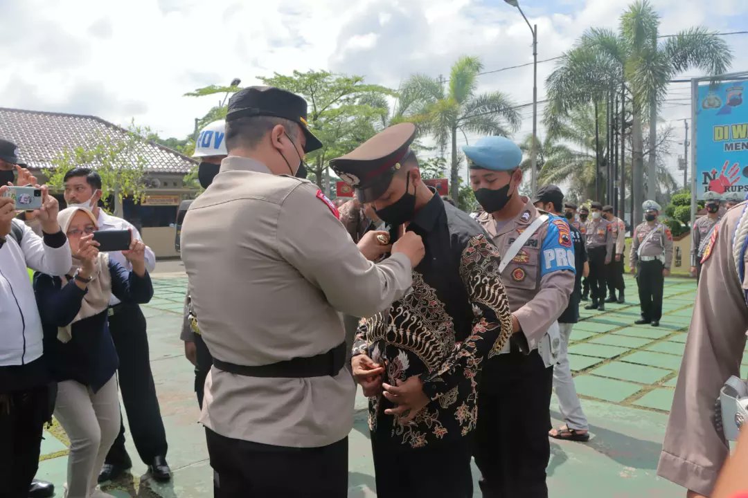 aipda azis lupi