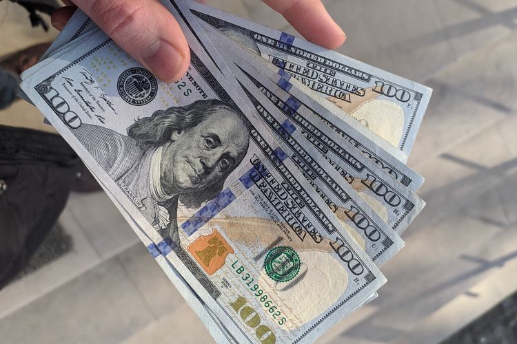 Dolar AS Makin Langka di Indonesia, Pertanda Apa?