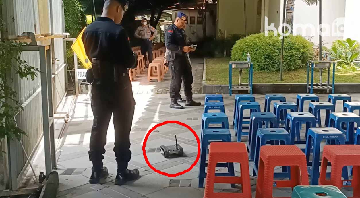 Robot Pendeteksi Bahan Peledak dan Zat Kimia Berbahaya Disiagakan di Gereja Terbesar DIY