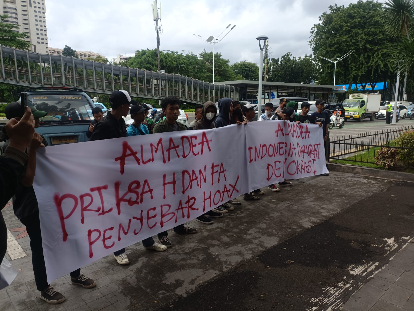 Aliansi Masyarakat untuk Demokrasi Minta Polisi Periksa Hasnaeni dan Farhat Abbas