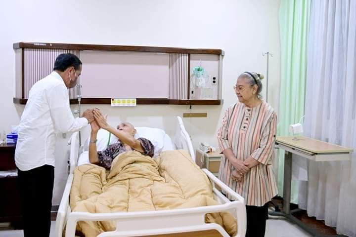 jokowi jenguk try sutrisno
