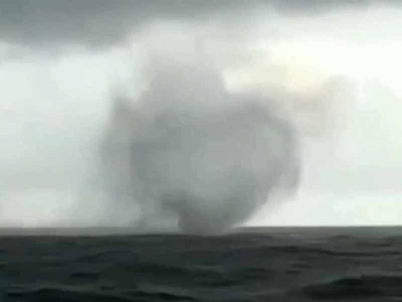 KMP Dihadang Gelombang Tinggi Hingga Air Laut Masuk Kapal di Perairan Alor