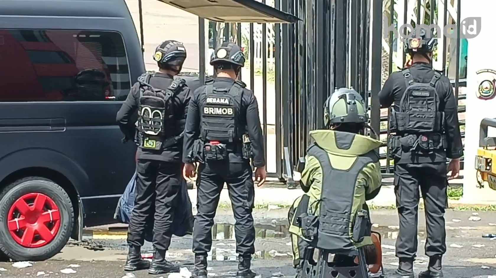 Brimob Jinakan Bom Di Gor Jakabaring Palembang Sumsel