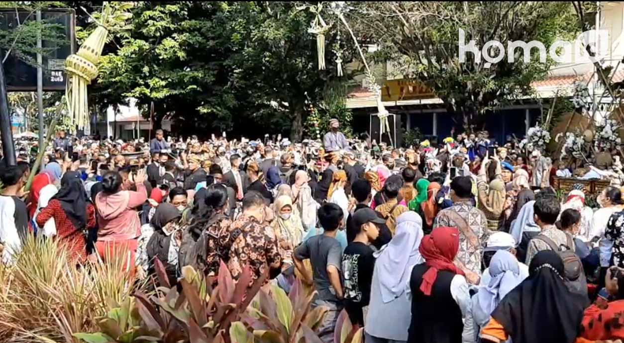 Alhamdulillah Covid-19 Resmi Usai, Pesta Nikah Besar-besaran Sudah Boleh Tanpa Masker ! Pengamat Sindir Pernikahan Kaesang-Erina