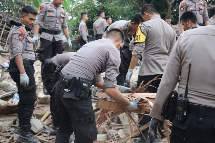 Alumni Akpol 1990 Ikut Meringankan Beban Korban Gempa Cianjur dengan Beri Berbagai Bantuan