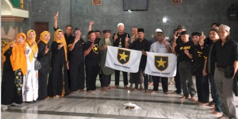 Pembentangan Bendera Partai Ummat di Masjid At Taqwa Cirebon, Bawaslu & KPU Harus Bertindak
