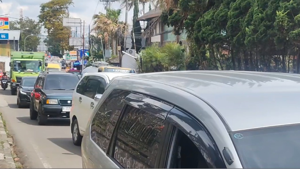 Arus Balik Libur Imlek Lembang Macet Polisi Berlaku Sistem One Way