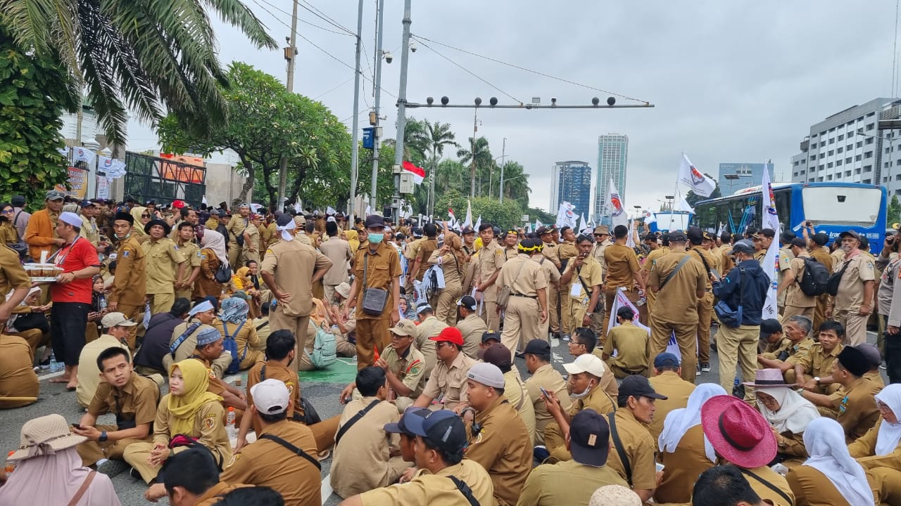 Ribuan Kades Kembali Geruduk Gedung DPR Minta Perpanjang Masa Jabatan