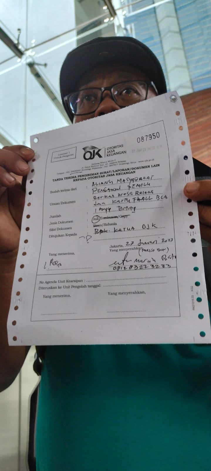 Dugaan Penyalahgunaan Layanan Jasa Keuangan Kartu Uang Elektronik “Flazz BCA” Bergambar Anies oleh Relawan Anies (AP24), OJK Diminta Bertindak