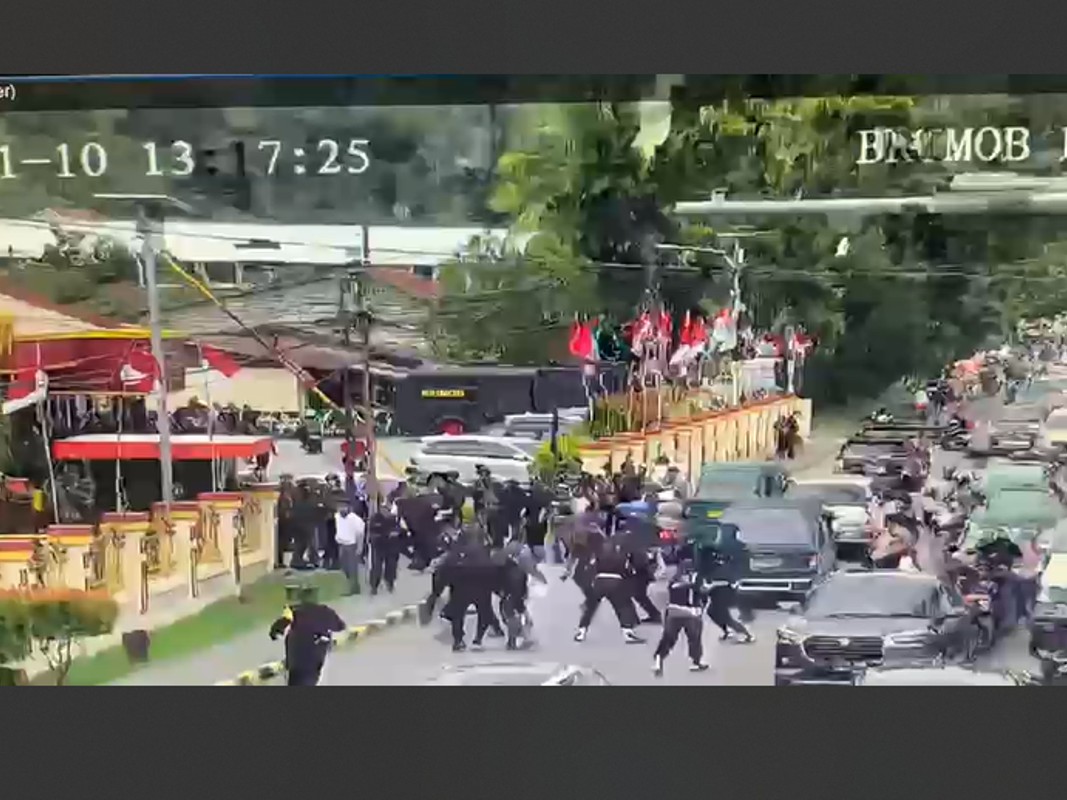 Usai Lukas Enembe Ditahan, Simpatisan Ngamuk di Depan Mako Brimob Papua