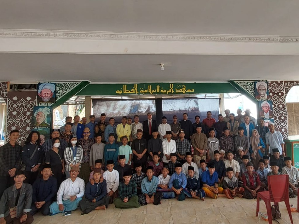Dubes Palestina Kunjungi Gereja Bethel Indonesia & Ponpes Al Fathaniyah Serang, Tekankan Pesan Perdamaian Dunia