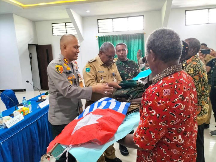 Wow! Komandan OPM Resmi Gabung dengan NKRI dan Mengajukan Pemekaran Kampung