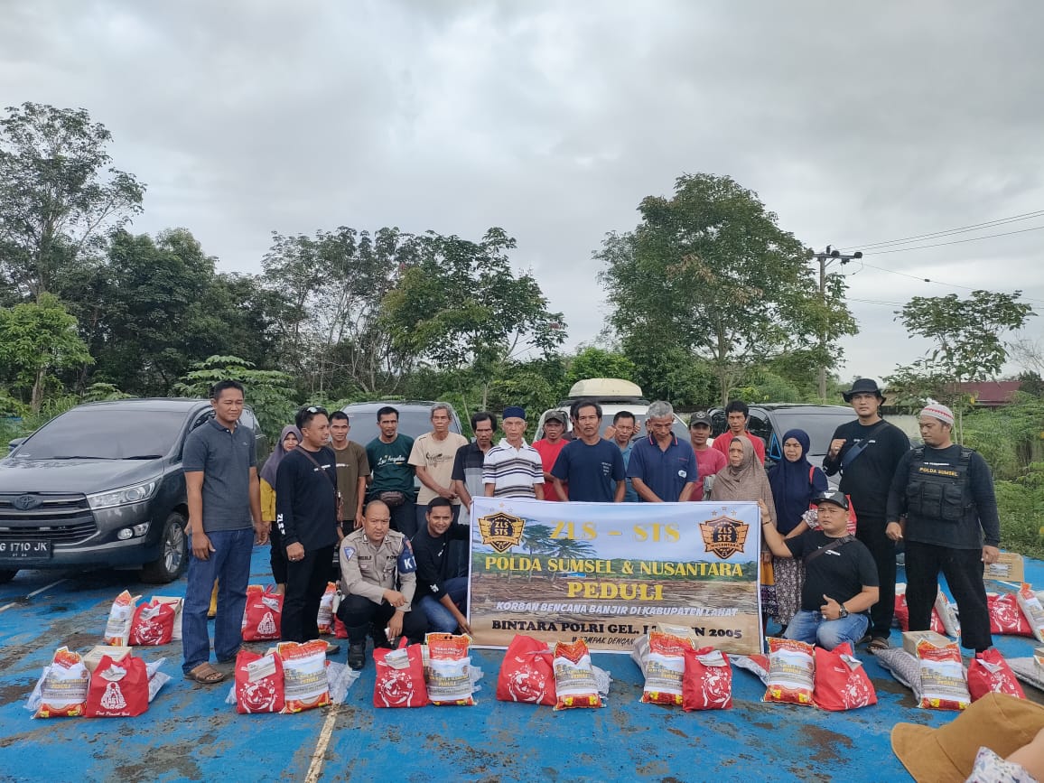 Alumni Bintara Polri 2005 Leting ZLS-STS Polres Lahat Salurkan Donasi ke Korban Banjir Lahat Sumsel