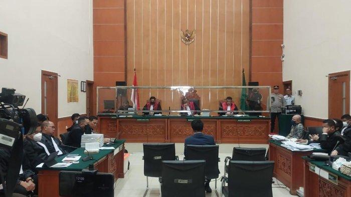 Hakim Kaget Teddy Minahasa Hadirkan Wartawan Jadi Saksi Meringankan