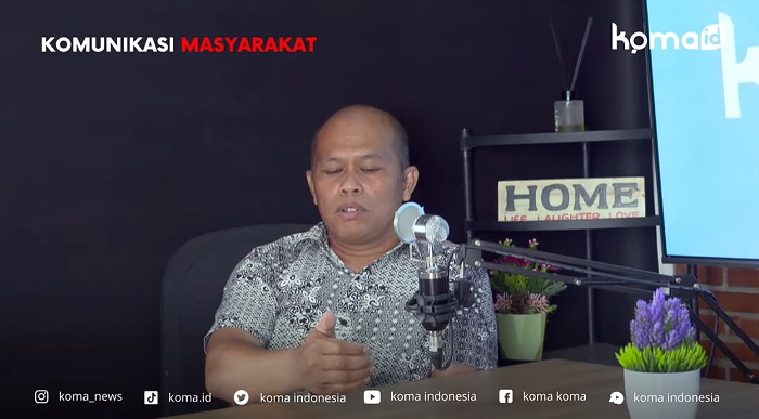 Fernando Emas Direktur Rumah Politik Indonesia Bicara Politik Identitas di Podcast Koma