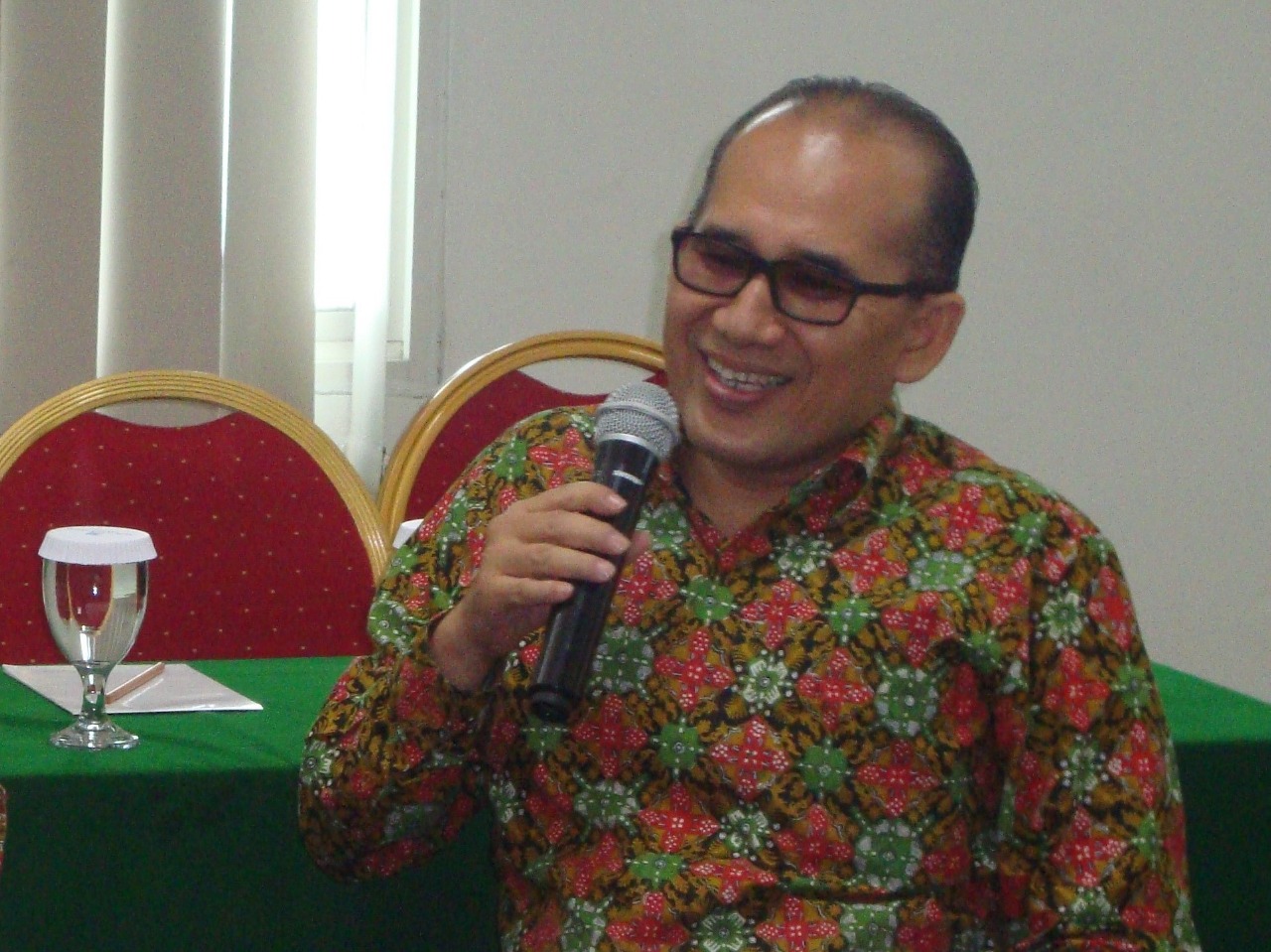 Bola, Politik Ekonomi, dan Kemanusiaan