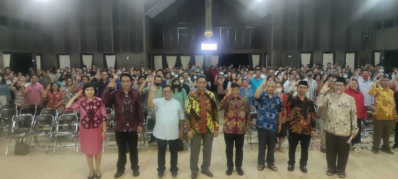 Bola, Politik Ekonomi, dan Kemanusiaan