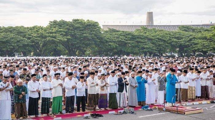 Jaga Ukhuwah Islamiyah & Toleransi, Wali Kota Sukabumi Akomodir Jamaah Muhammadiyah Gelar Sholat Id di Lapangan Merdeka