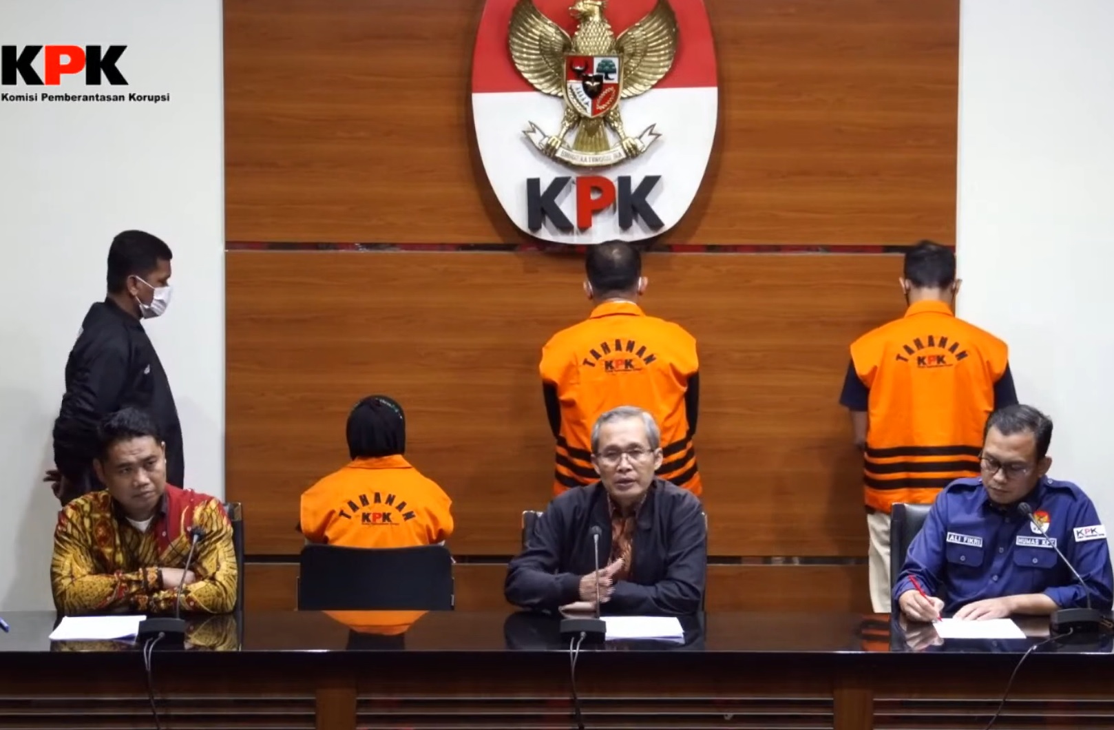 Penahanan Tim Bupati Meranti