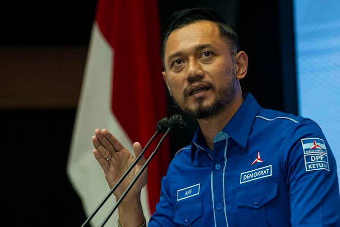 Pikiran AHY Sedang Tersesat, SHE:  Anak Kemarin Sore, Baperan Mudah Panik