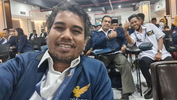 BEM UI Pimpinan Melki Sedek Disentil : Jangan Jadi Tunggangan Politik! Tak Tau UU Cipta Kerja, Nanti Terjerat Hukum Tak Ada yang Tolong