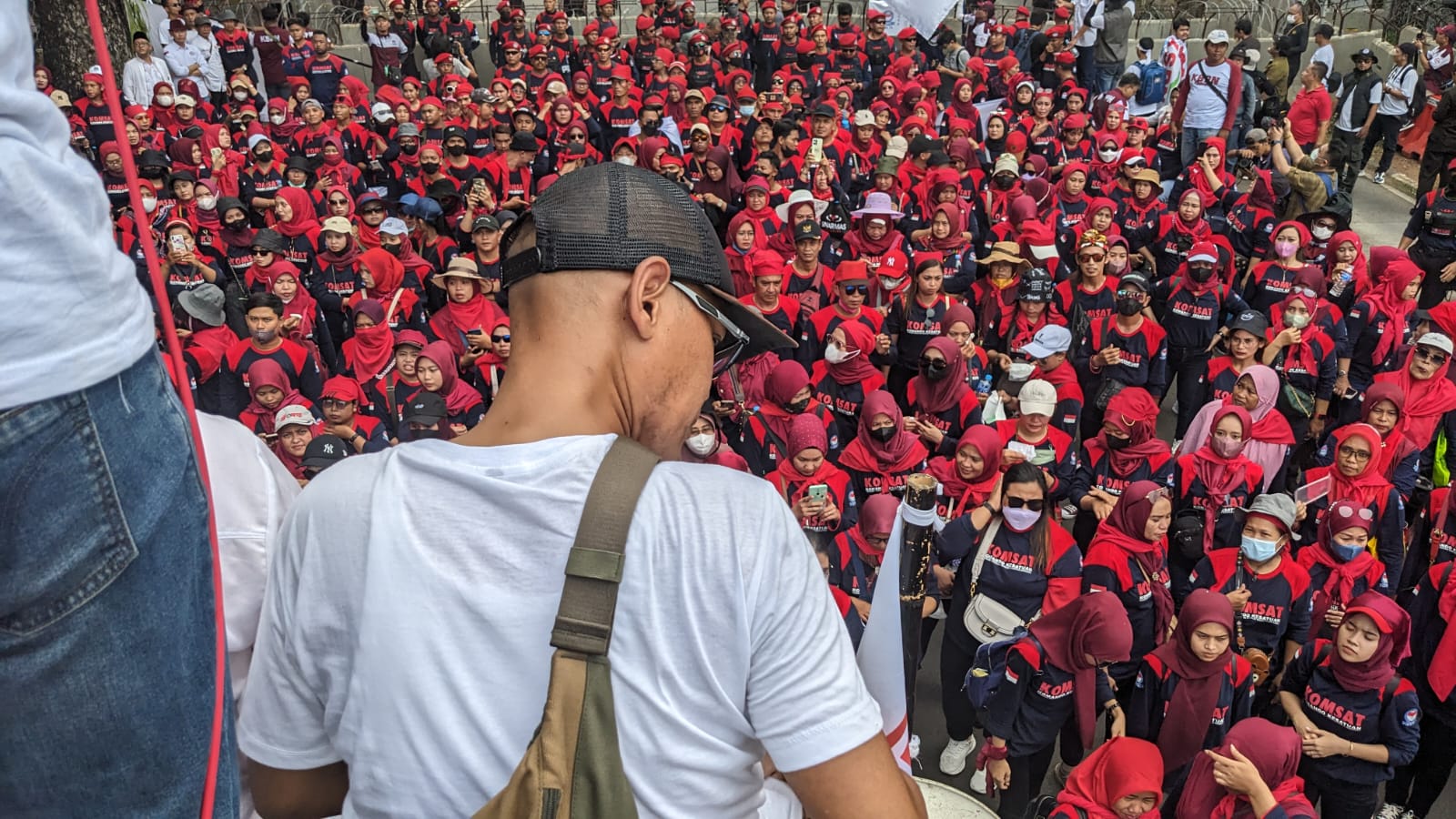 Demo Buruh Selain Buat Macet, Kendaraan Umum Juga Stop Beroperasi