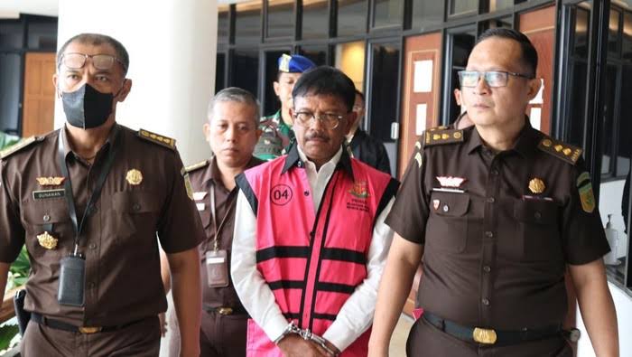 Wajar Johnny Plate Tersangka, Lingkarannya Bukan Ahli IT