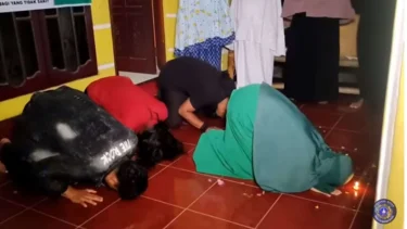 Viral Lagi Ponpes Al Kafiyah Mirip Al Zaytun, Imam Salatnya Wanita!